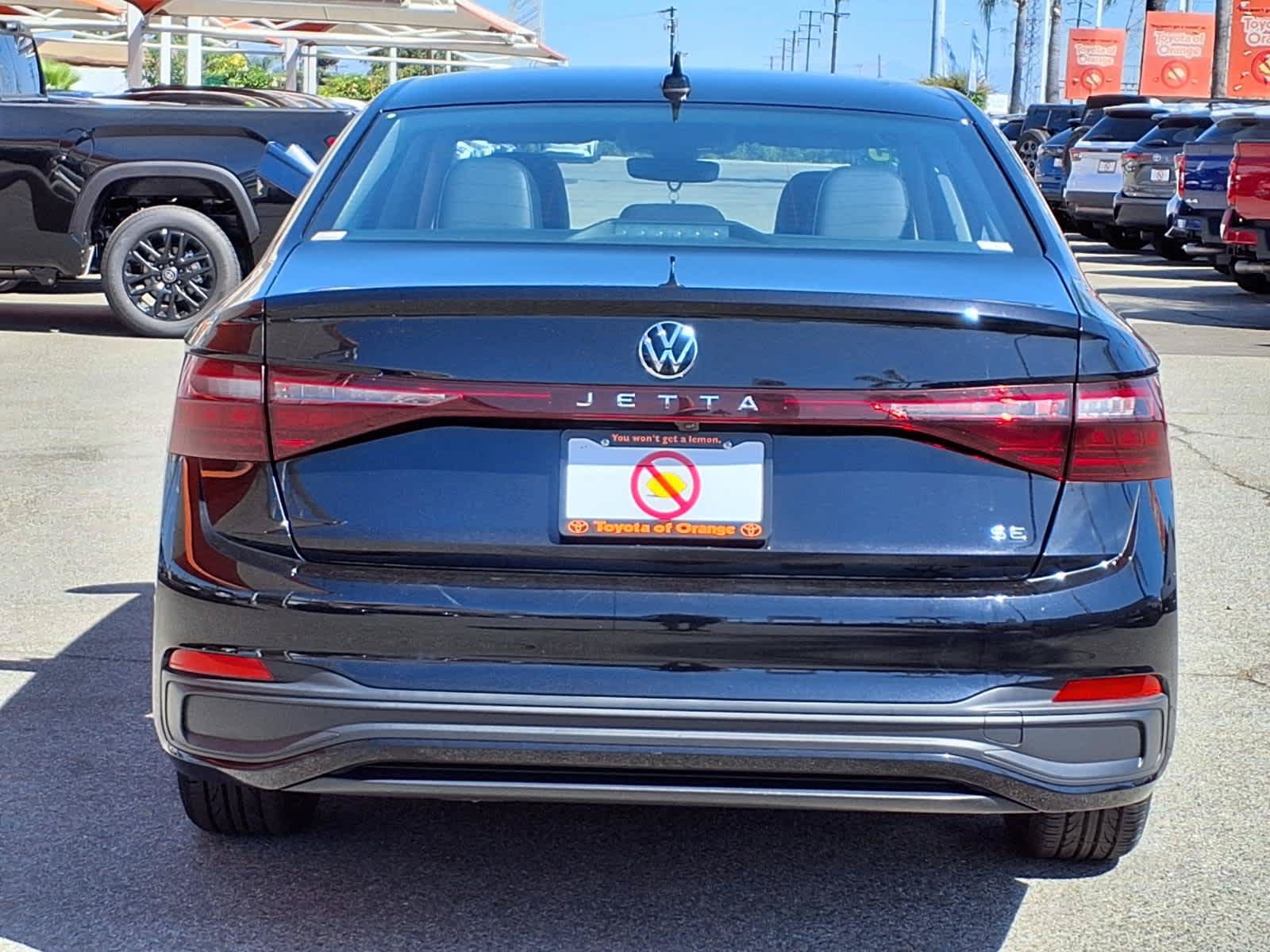 Used 2025 Volkswagen Jetta SE FWD image 5
