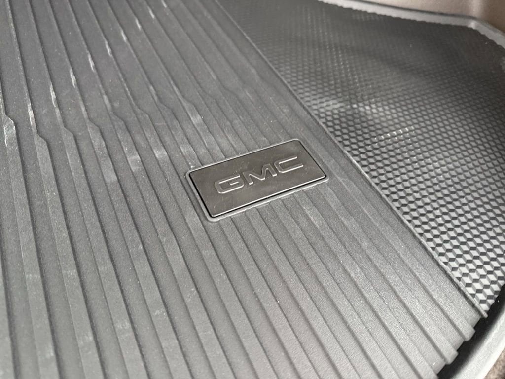 New 2026 GMC Terrain Denali w/ LPO, Black Badging Package AWD/4WD image 47