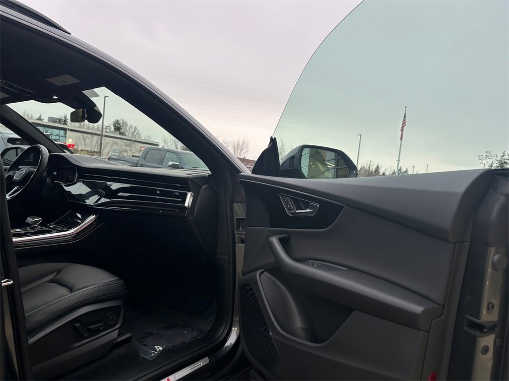 Used 2021 Audi Q8 Prestige w/ Prestige Package image 11