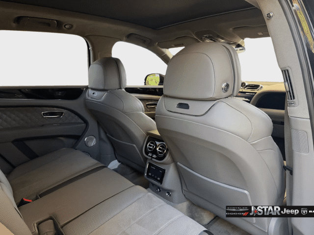 Used 2023 Bentley Bentayga Speed AWD/4WD image 32