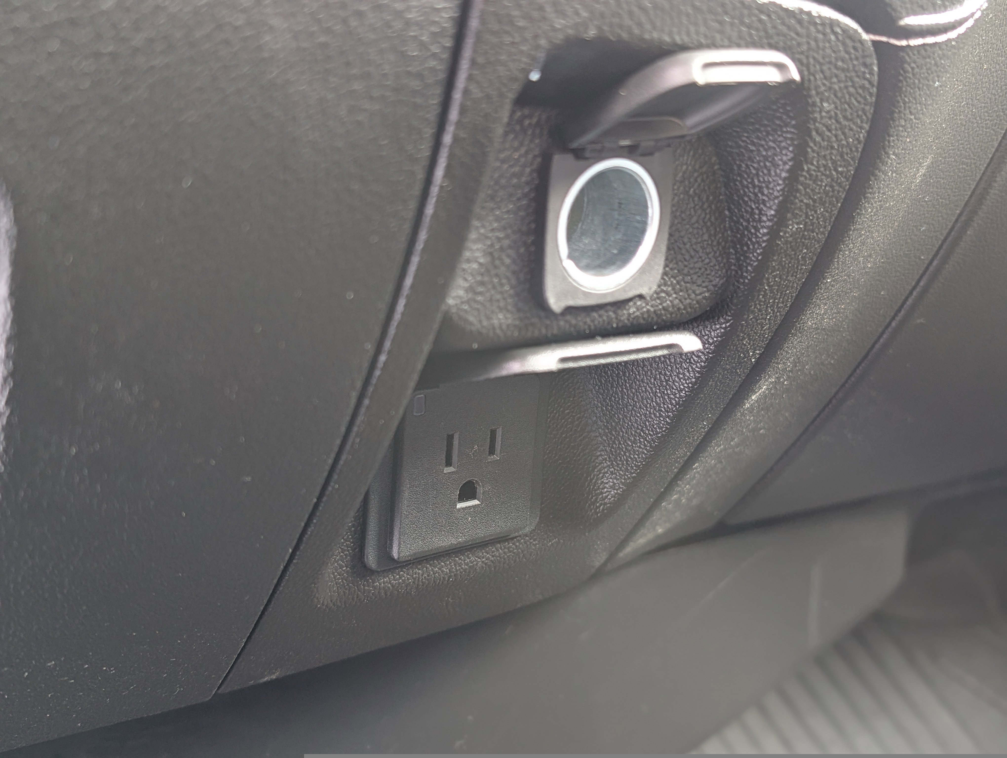 Used 2018 GMC Sierra 1500 SLE w/ SLE Value Package image 23