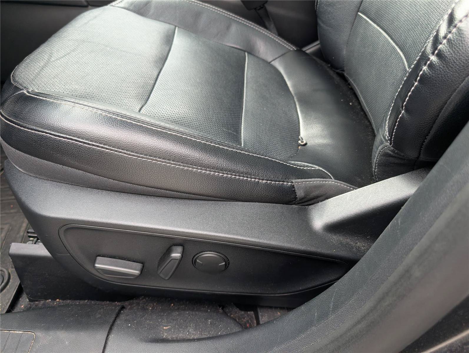 Used 2020 Ford Escape Titanium AWD/4WD image 24