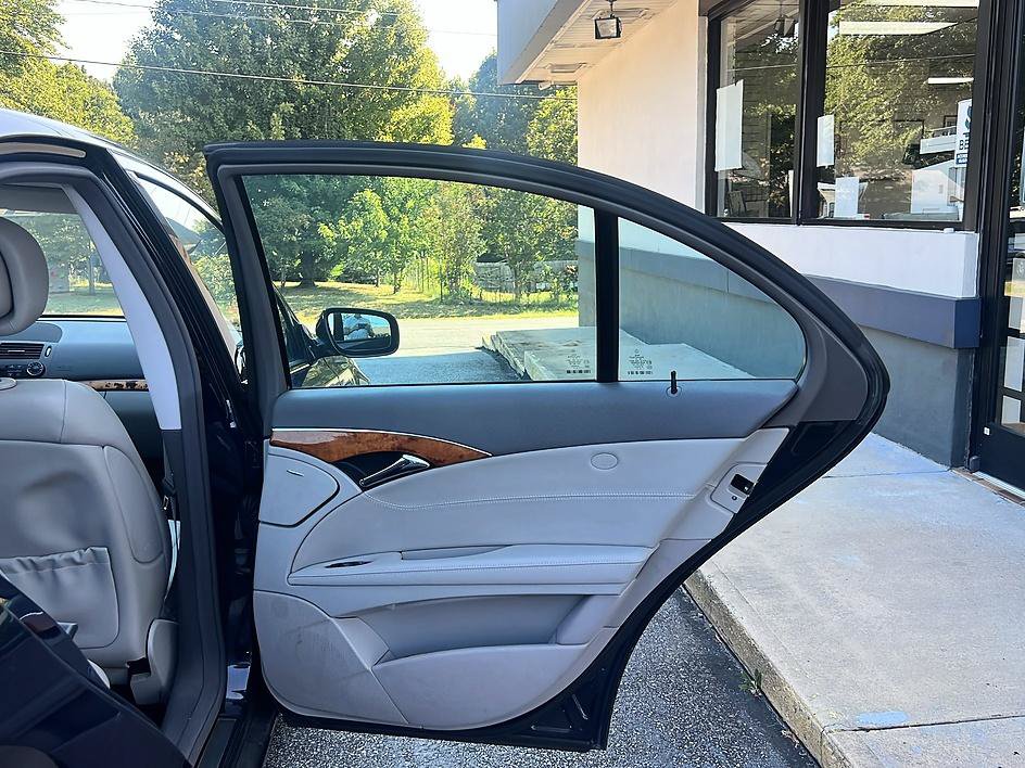 Used 2009 Mercedes-Benz E 350 Sedan image 31