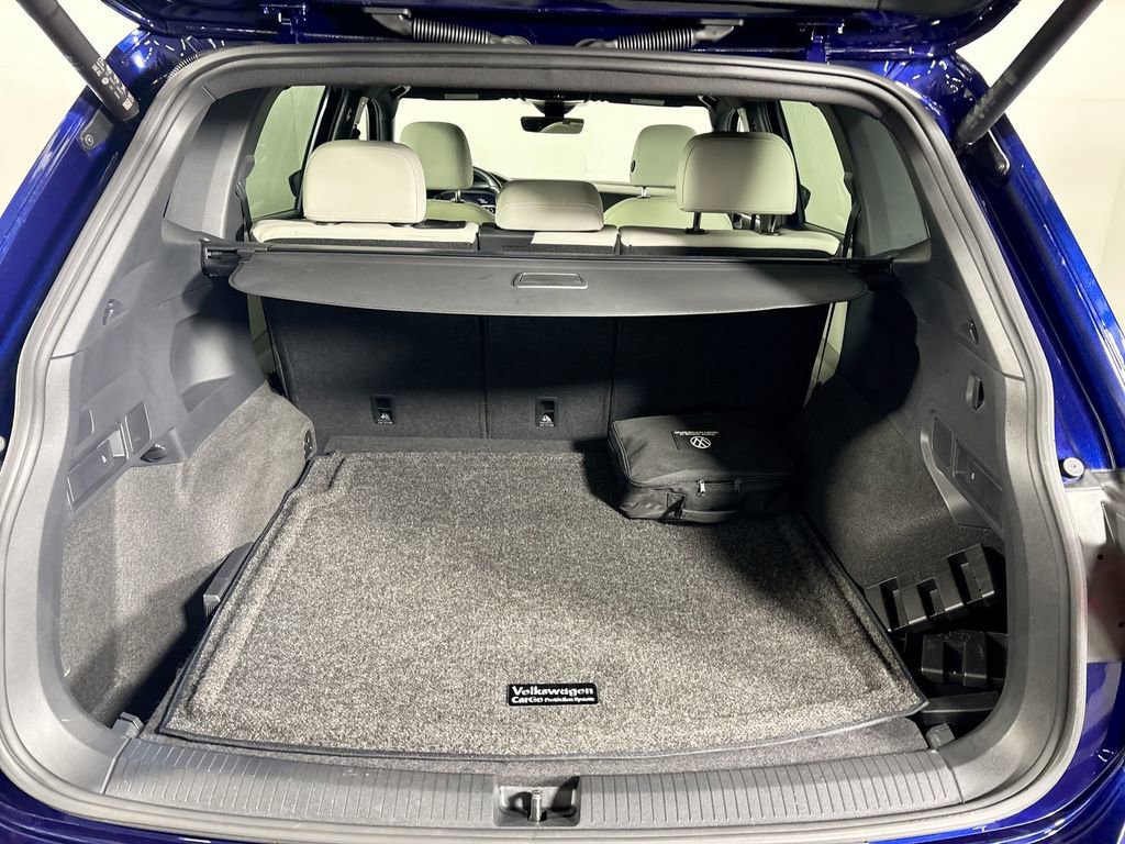Certified 2024 Volkswagen Tiguan SEL R-Line image 22