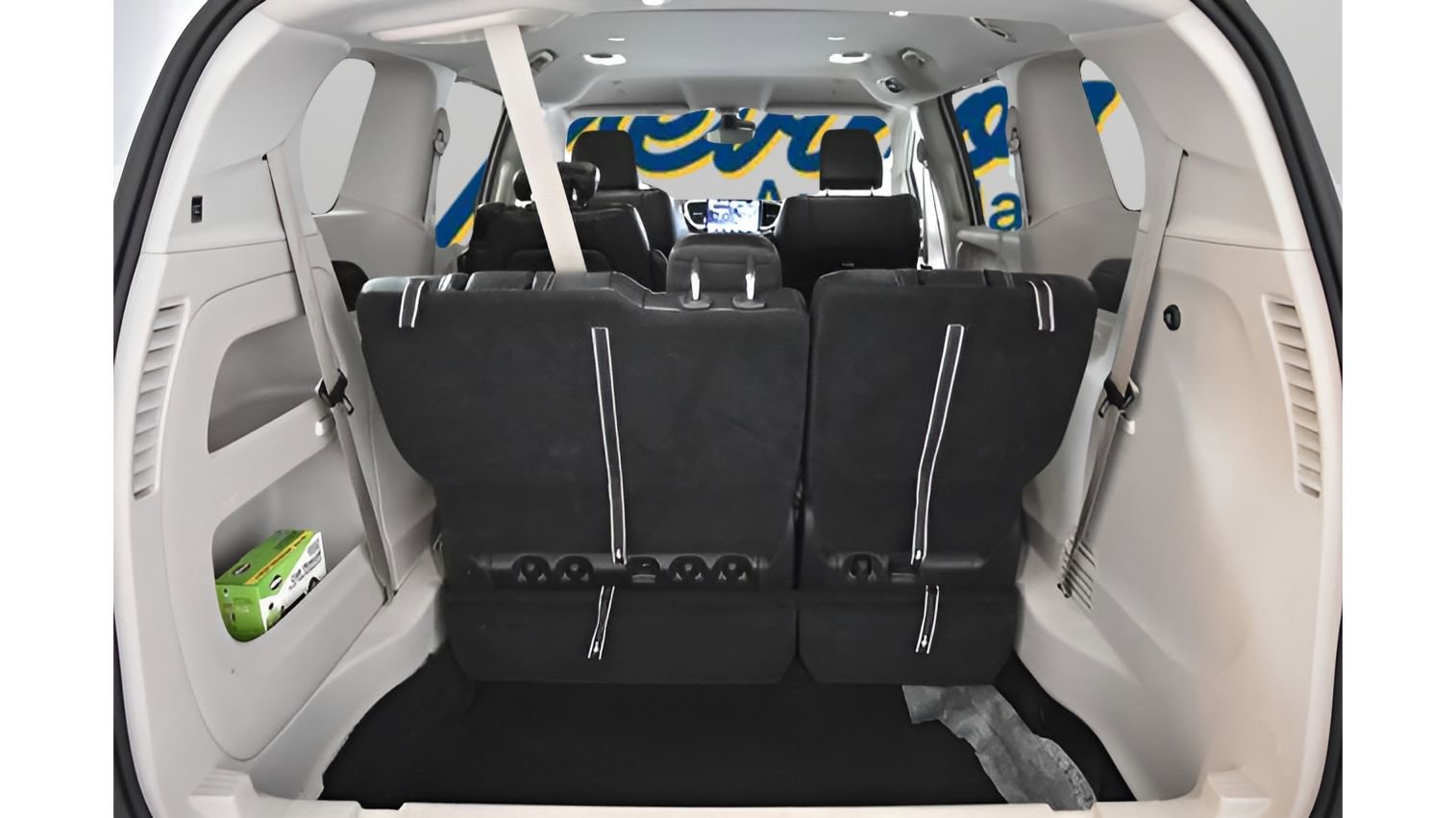 Used 2023 Chrysler Pacifica Touring-L image 36