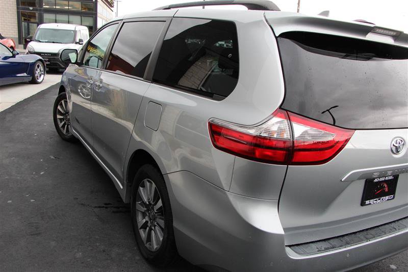 Used 2020 Toyota Sienna XLE w/ XLE Navigation Package AWD/4WD image 11