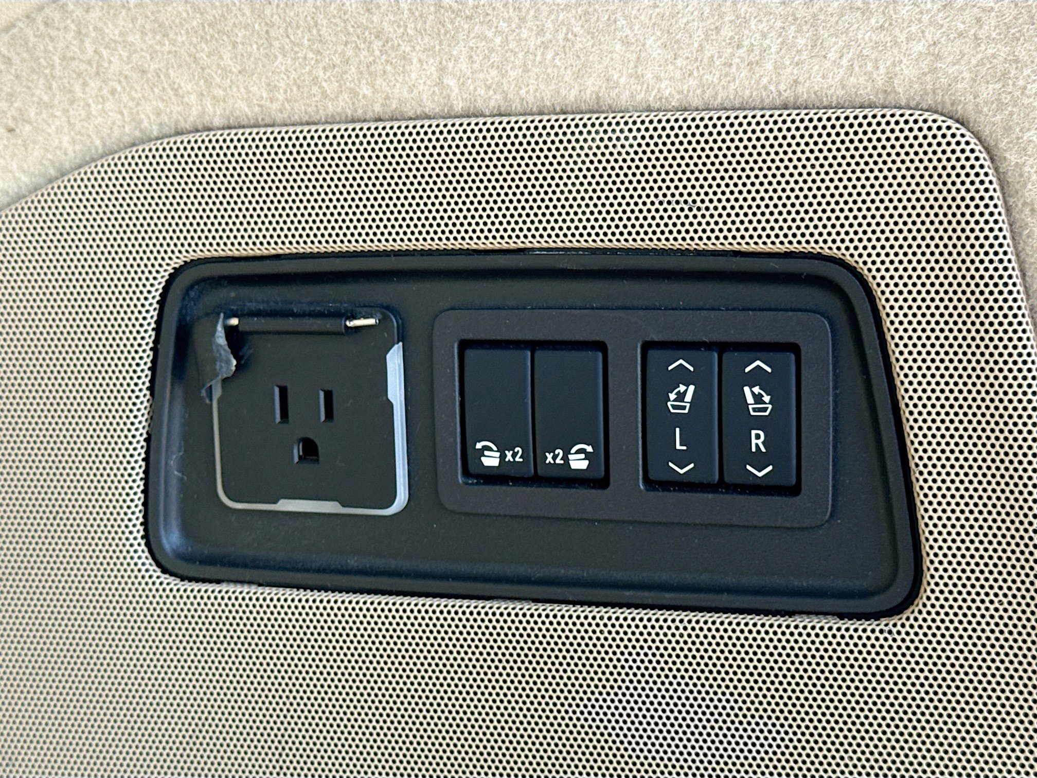 Used 2024 Cadillac Escalade Premium Luxury image 13