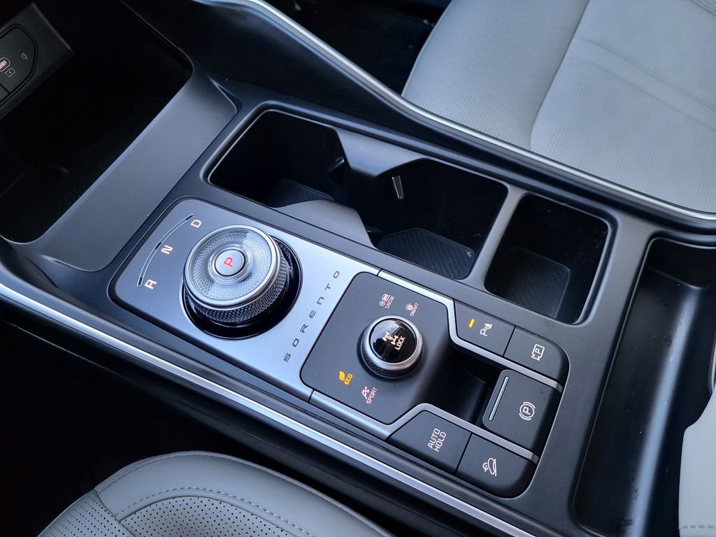 Used 2025 Kia Sorento EX w/ EX Panoramic Sunroof Package image 11