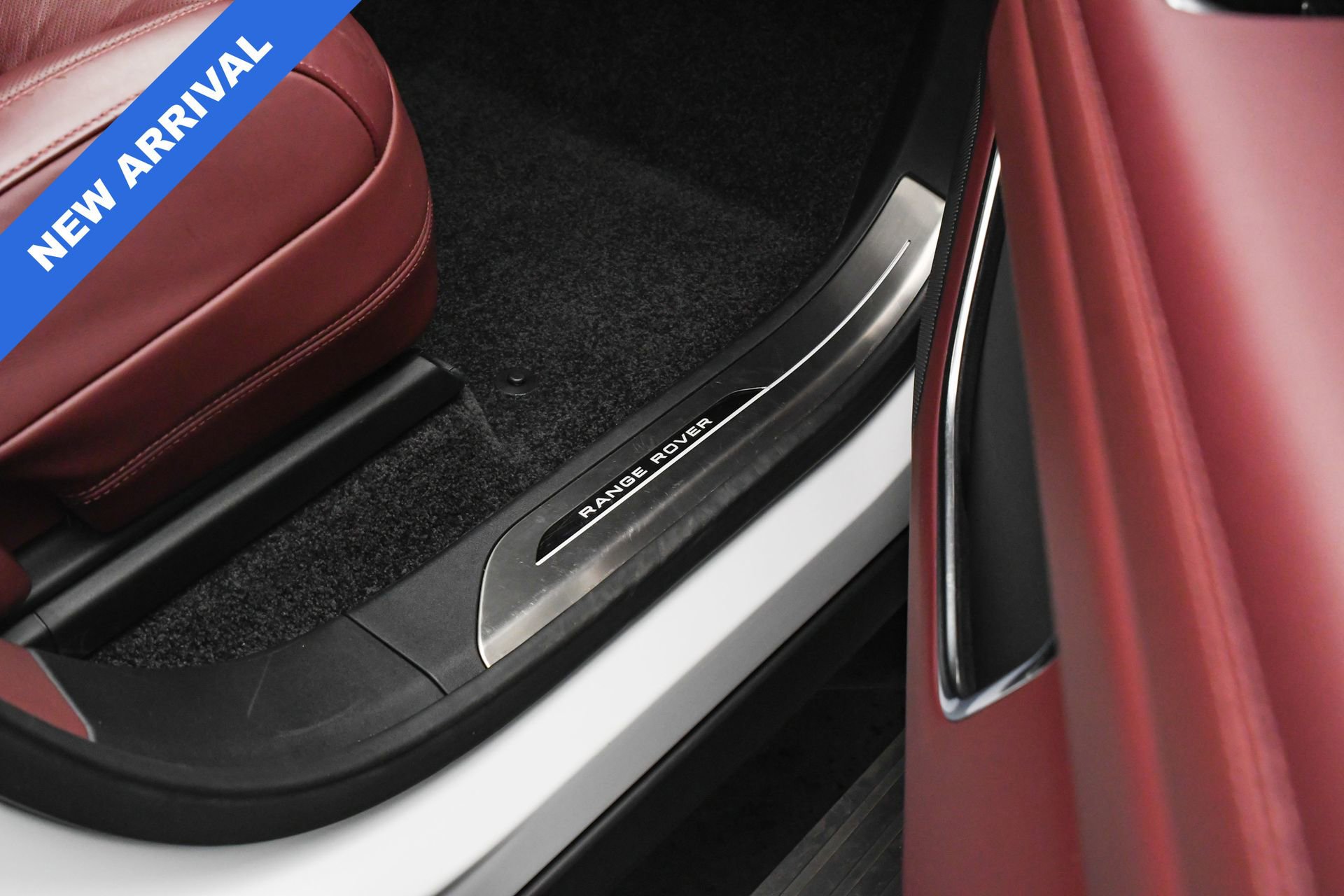 Used 2025 Land Rover Range Rover SE image 47