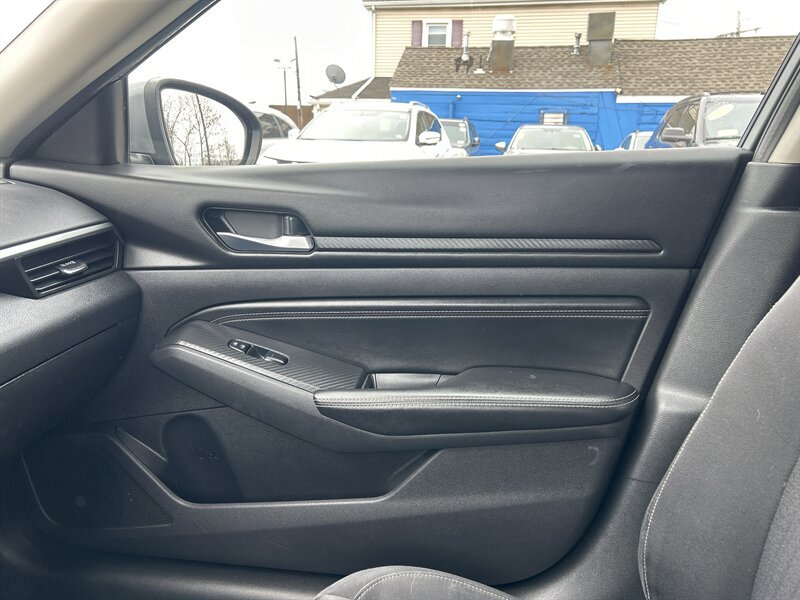 Used 2019 Nissan Altima 2.5 S FWD image 11