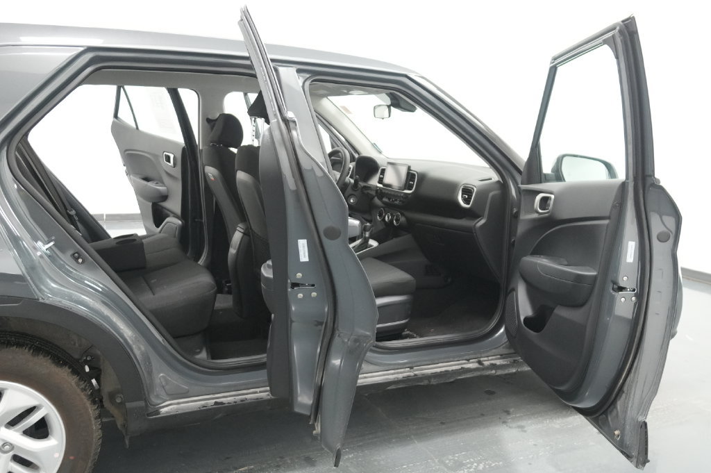 Used 2026 Hyundai Venue SE FWD image 24