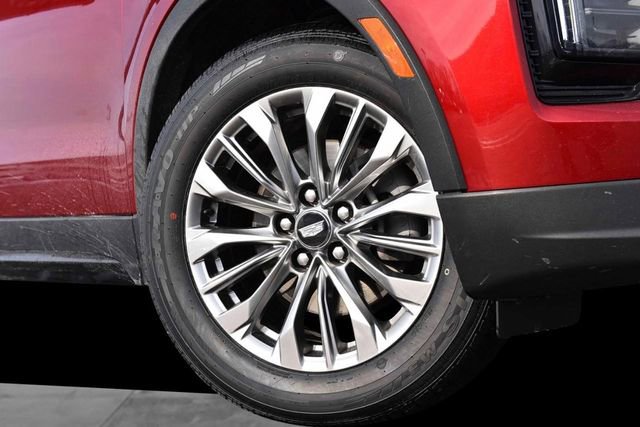 Used 2024 Cadillac XT4 Premium Luxury image 3