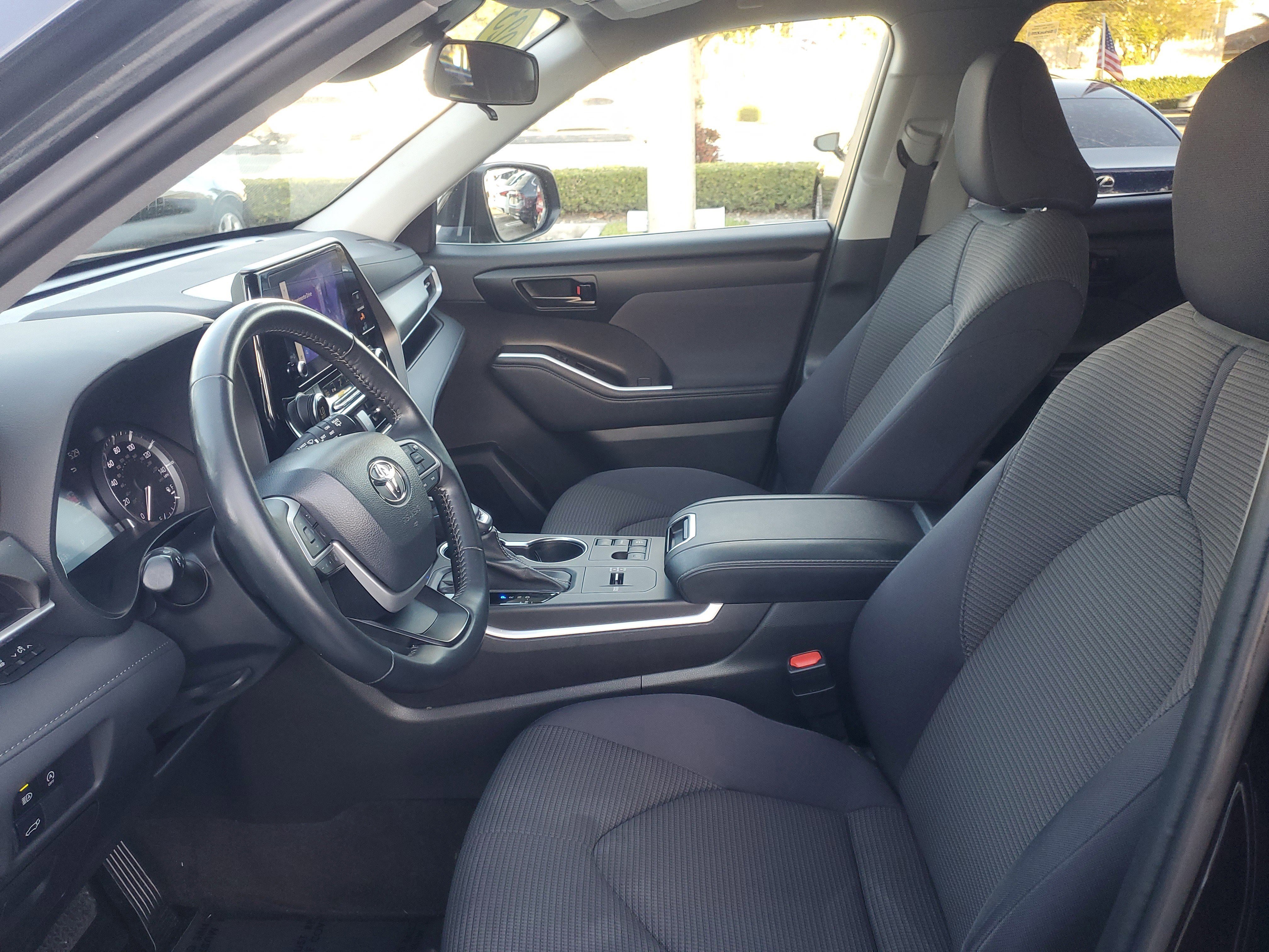 Used 2023 Toyota Highlander LE image 17