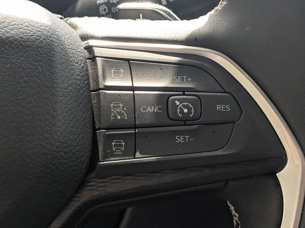 Used 2025 Jeep Grand Cherokee L Laredo w/ Luxury Tech Group I RWD image 18