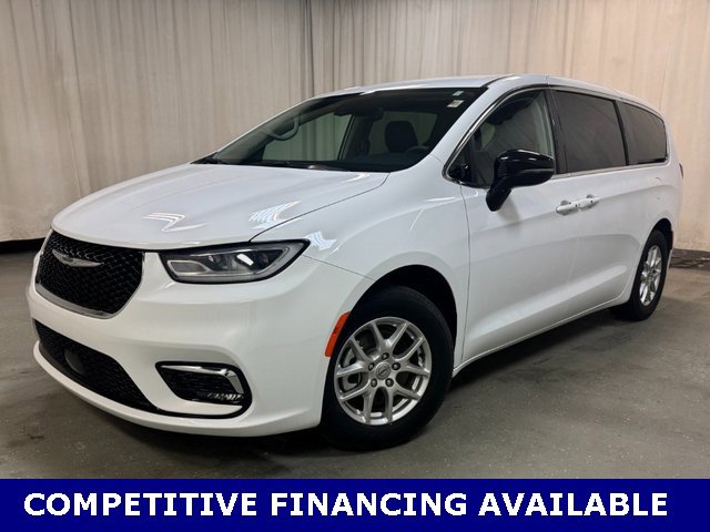 Used 2024 Chrysler Pacifica Touring-L image 9