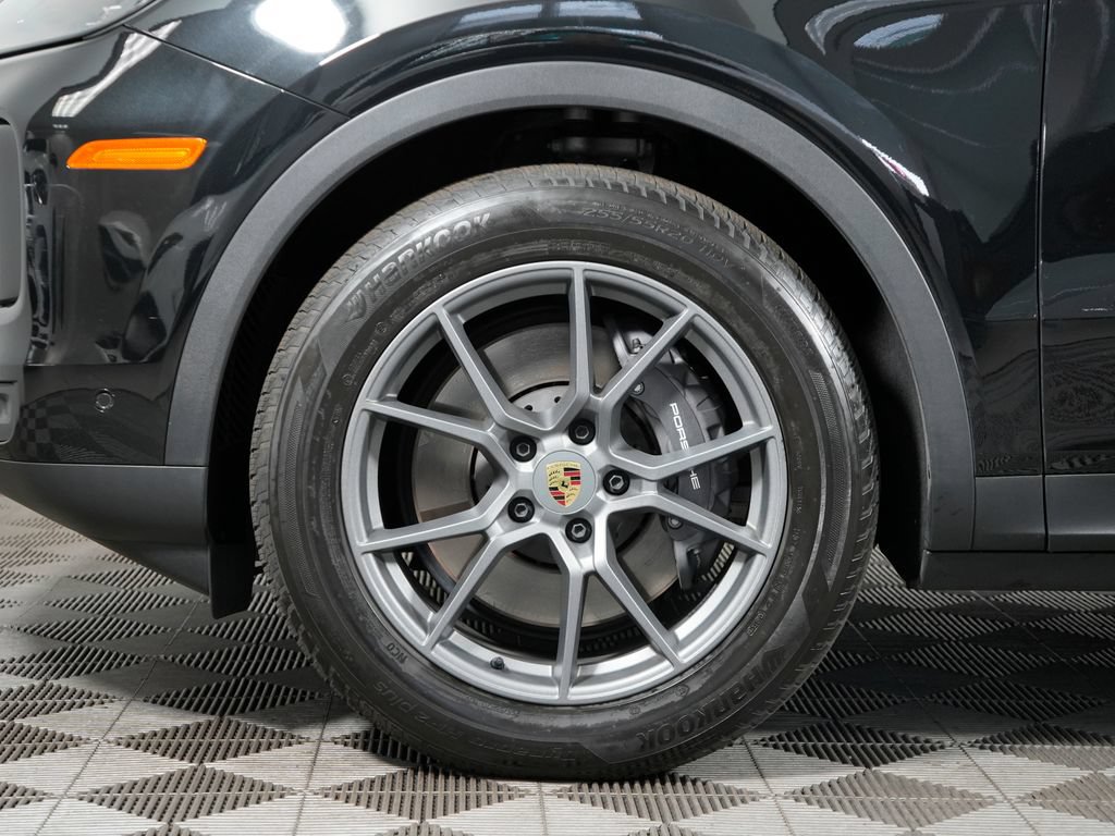 Certified 2024 Porsche Cayenne AWD/4WD image 13