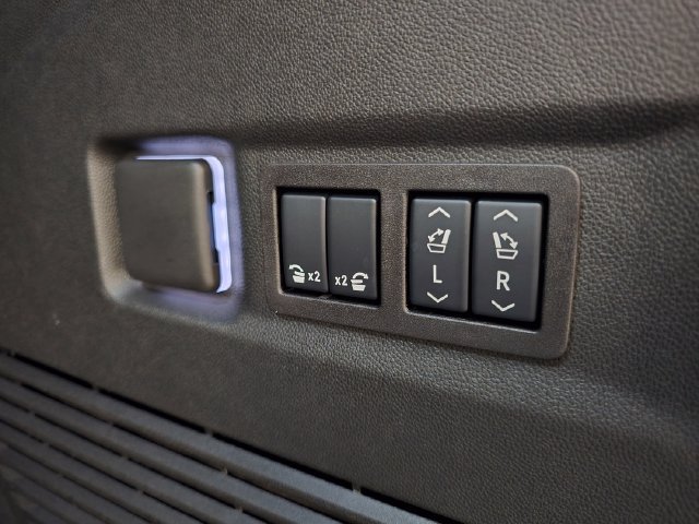 Used 2026 GMC Yukon XL Elevation AWD/4WD image 37