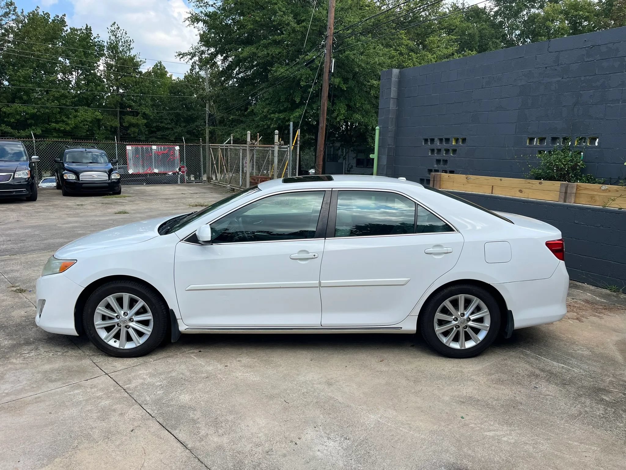 Used 2014 Toyota Camry XLE FWD image 6