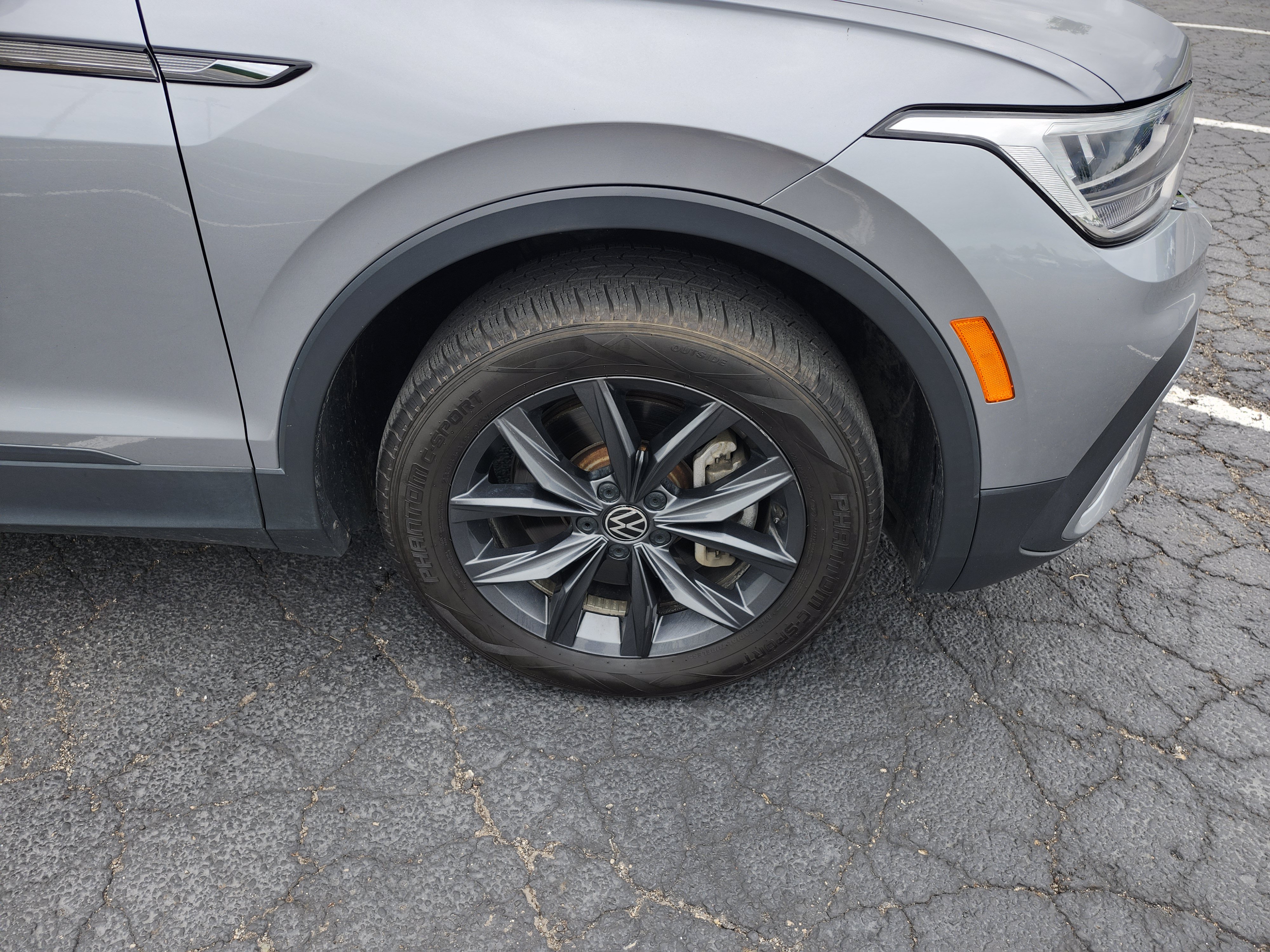 Used 2022 Volkswagen Tiguan SE AWD/4WD image 11