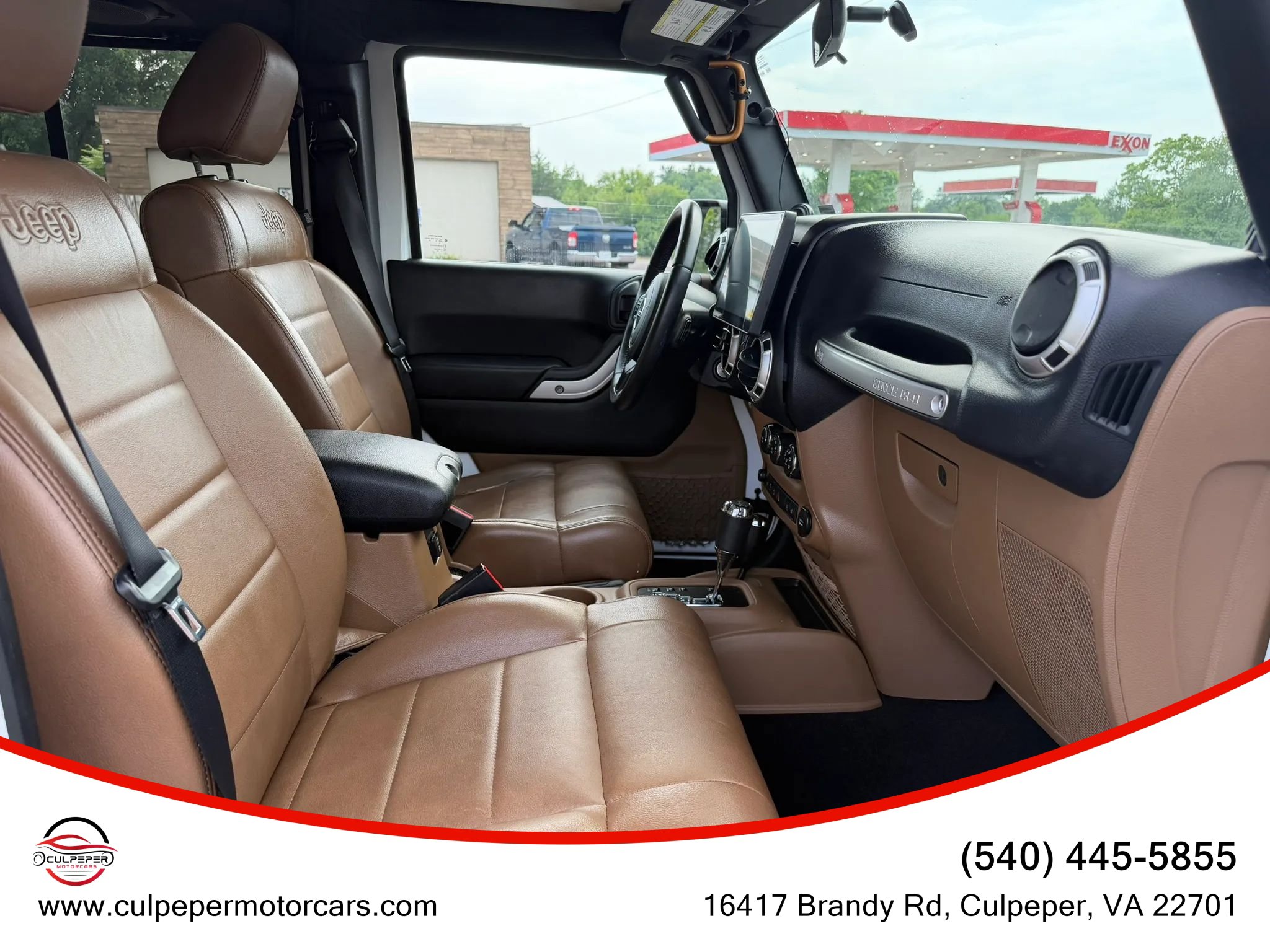 Used 2012 Jeep Wrangler Unlimited Sahara w/ Connectivity Group AWD/4WD image 14