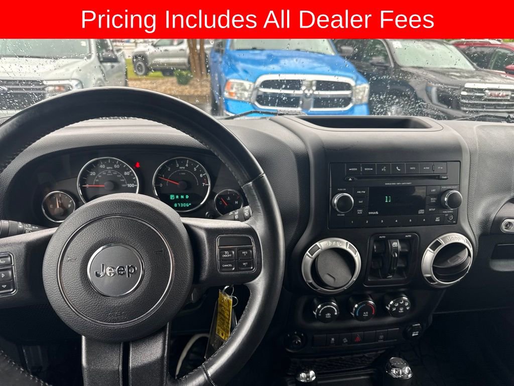 Used 2017 Jeep Wrangler Unlimited Sahara w/ Connectivity Group AWD/4WD image 12