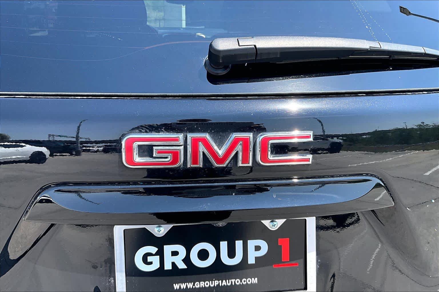 Used 2024 GMC Terrain SLE w/ Driver Convenience Package FWD image 18