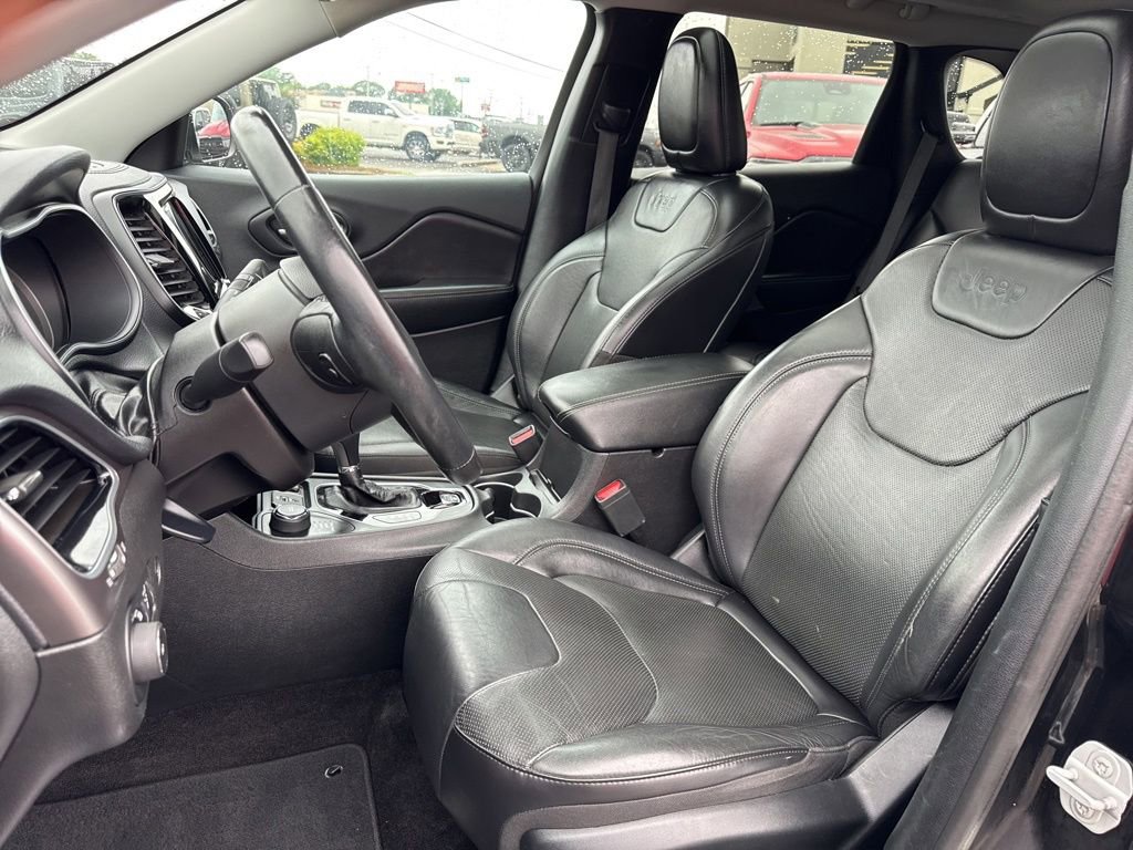 Used 2019 Jeep Cherokee Limited w/ Technology Group AWD/4WD image 30
