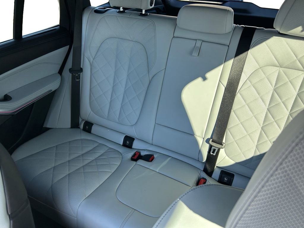 Used 2026 BMW X5 xDrive40i w/ M Sport Package image 15