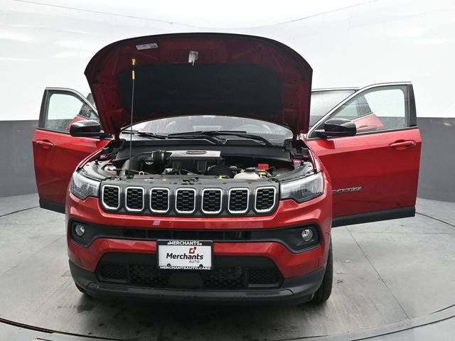 Used 2025 Jeep Compass Latitude AWD/4WD image 34