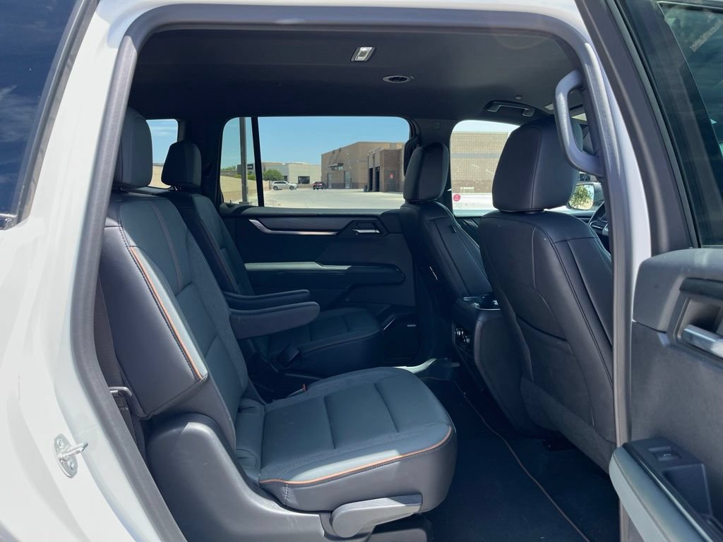 Used 2024 GMC Acadia AT4 w/ Luxury Package AWD/4WD image 18