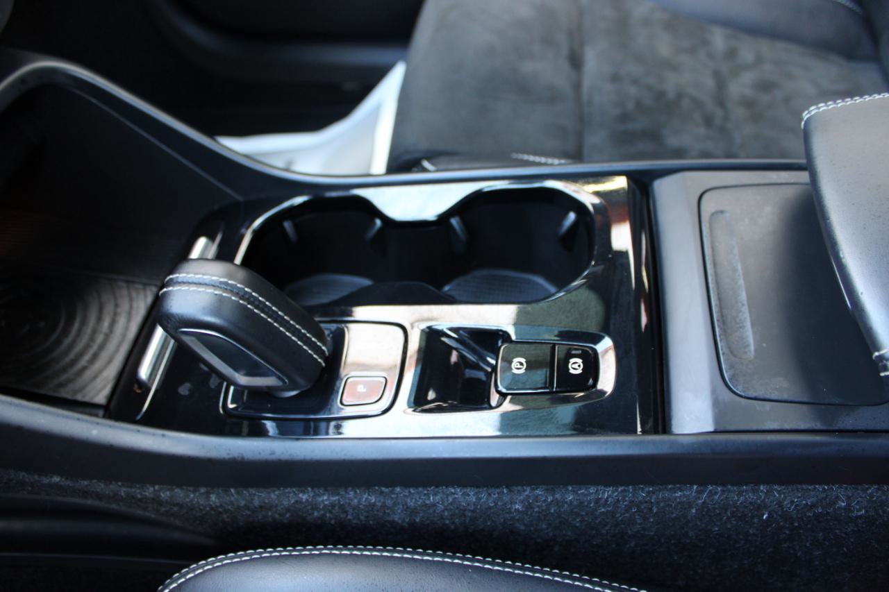 Used 2019 Volvo XC40 T5 R-Design image 37