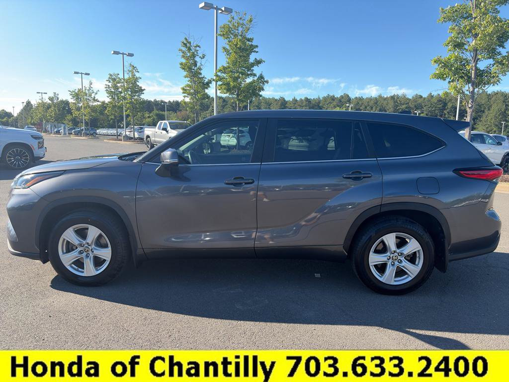 Used 2023 Toyota Highlander LE AWD/4WD image 4