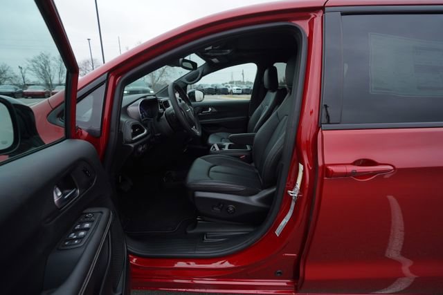 New 2026 Chrysler Pacifica Select FWD image 13