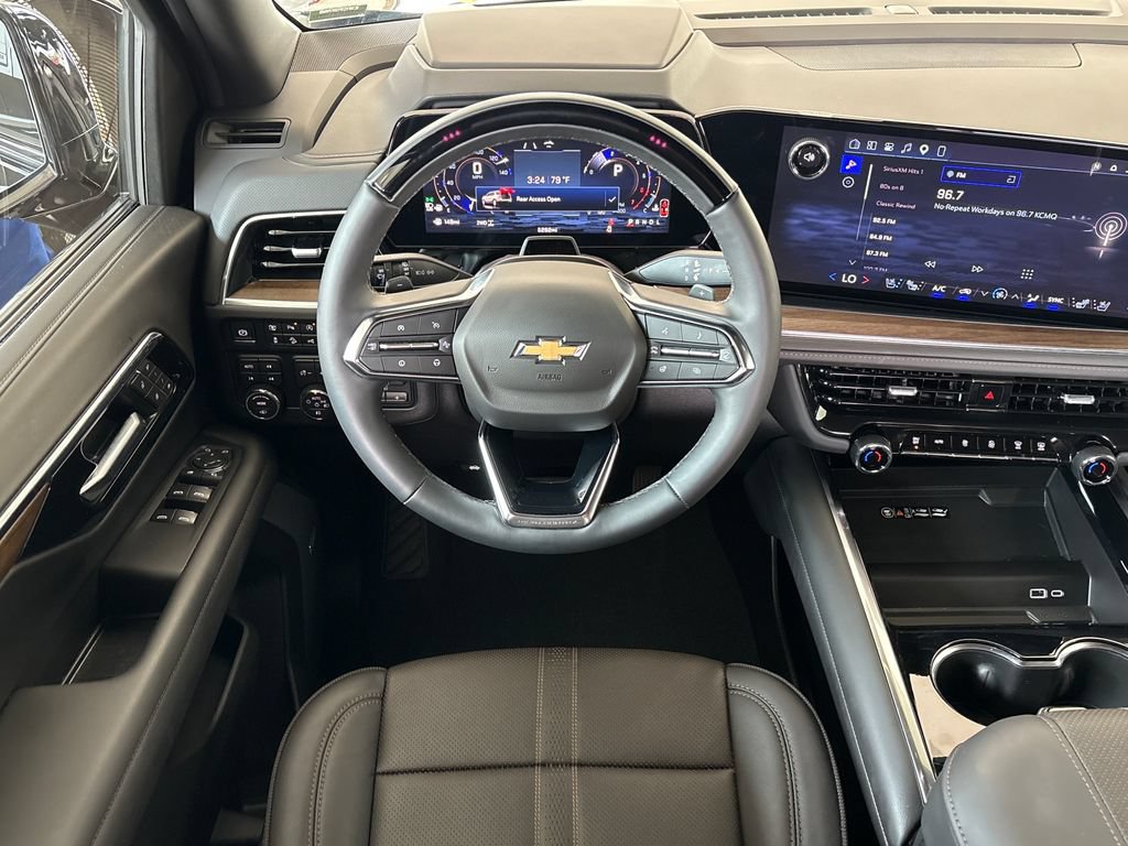 Used 2026 Chevrolet Suburban High Country AWD/4WD image 22