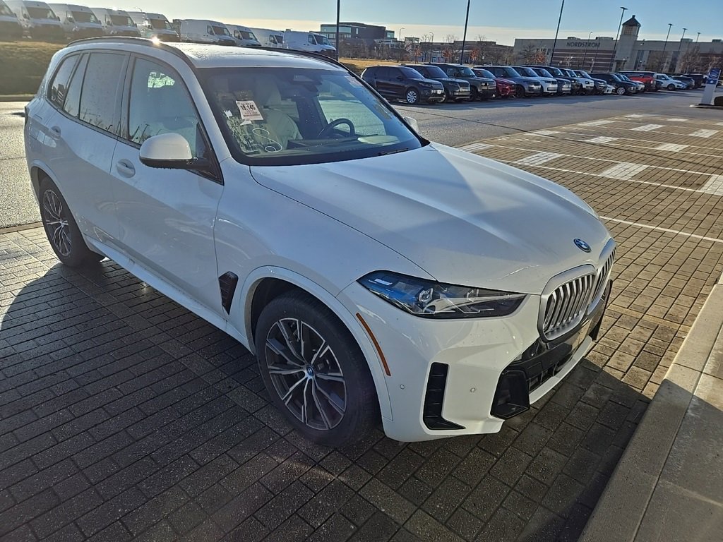 Used 2025 BMW X5 xDrive50e w/ M Sport Package image 3