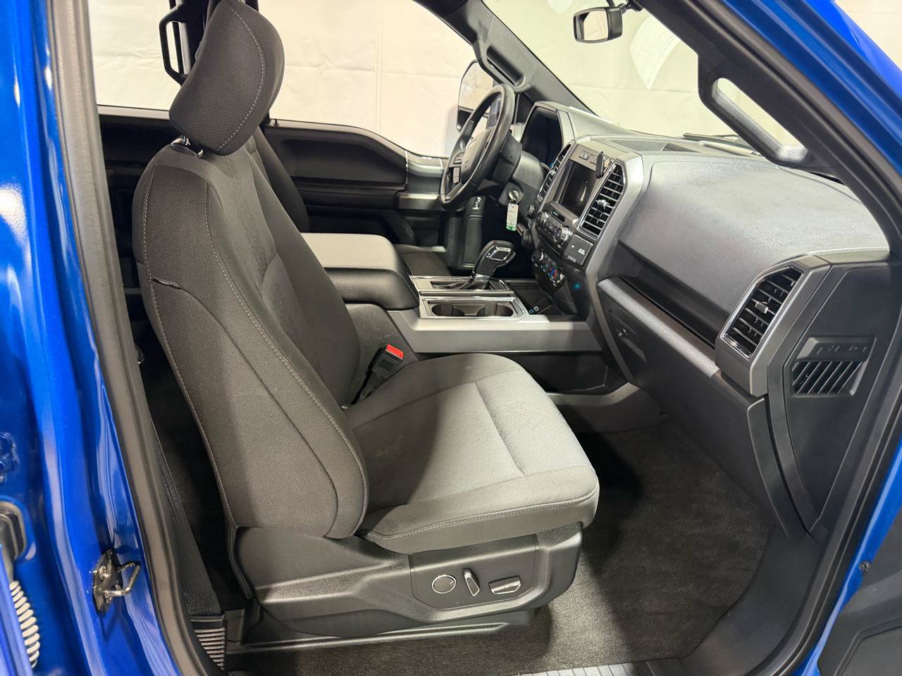 Used 2018 Ford F150 XLT w/ Equipment Group 302A Luxury AWD/4WD image 11