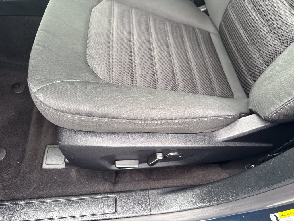 Used 2020 Ford Fusion SE FWD image 11