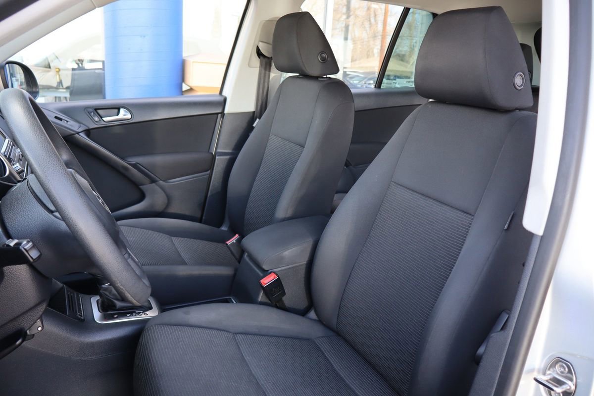 Used 2012 Volkswagen Tiguan S image 12