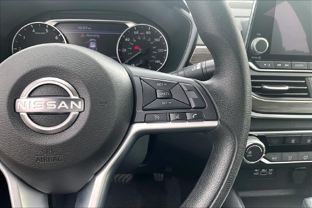 Used 2025 Nissan Altima 2.5 SV FWD image 12