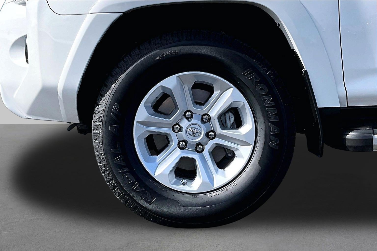 Used 2016 Toyota 4Runner SR5 w/ Convenience Package AWD/4WD image 8