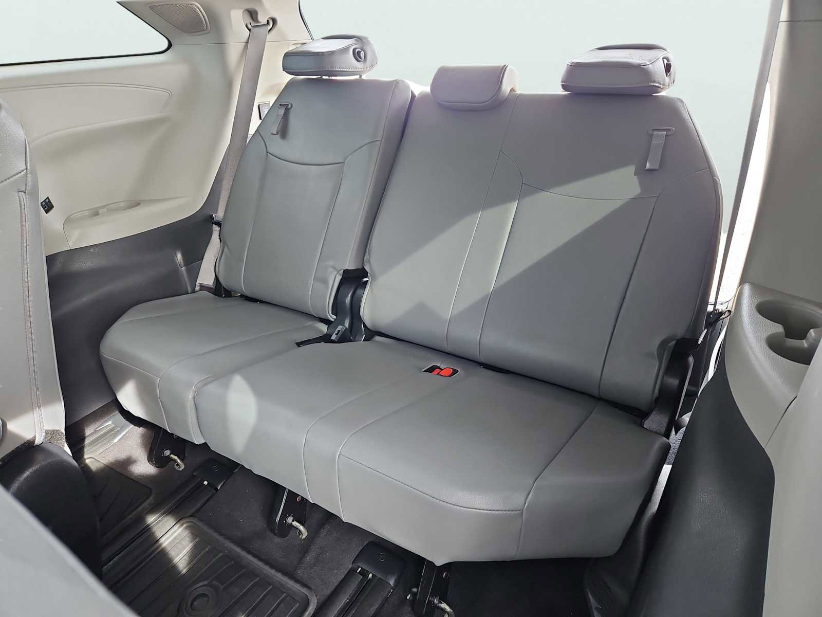 Used 2023 Toyota Sienna XLE w/ XLE Plus Package image 36