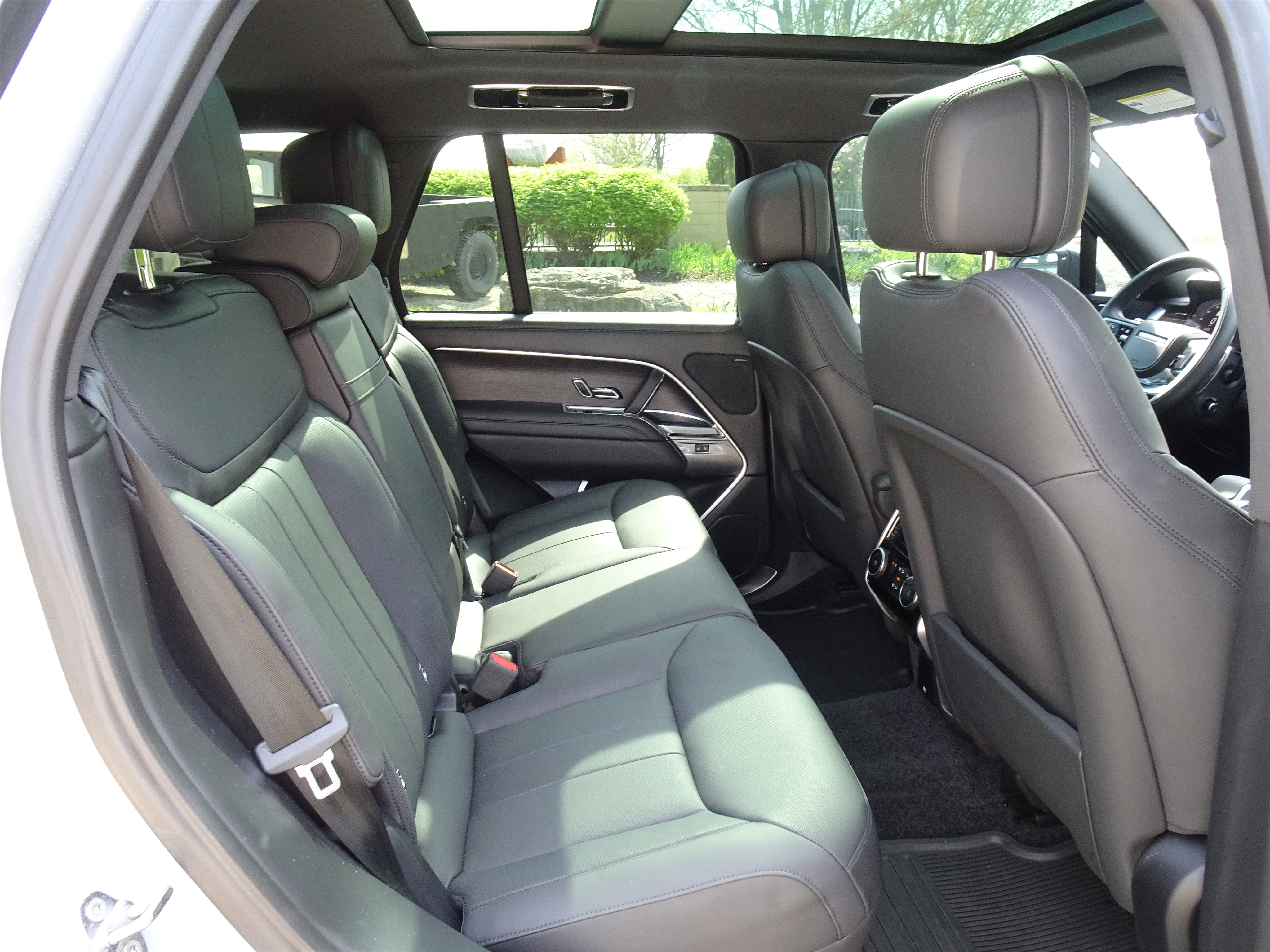 Certified 2024 Land Rover Range Rover SE AWD/4WD image 24