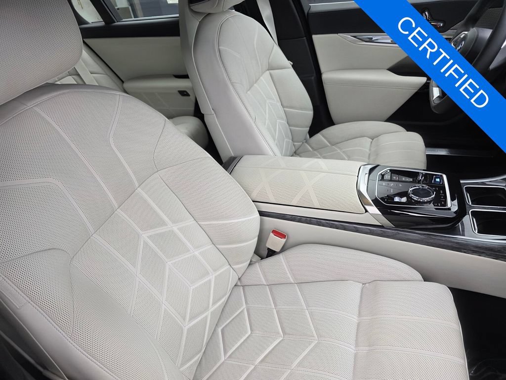 Certified 2023 BMW i7 xDrive60 AWD/4WD image 29