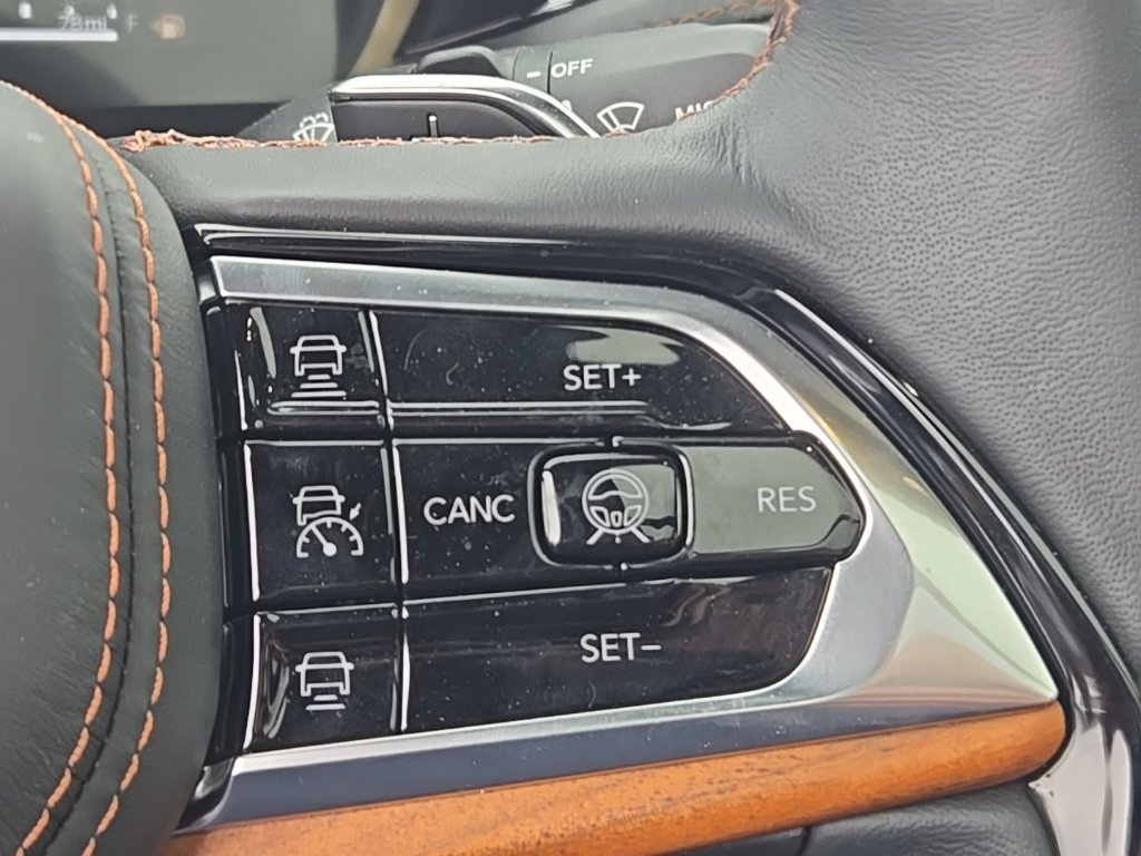 Used 2025 Jeep Grand Cherokee Summit AWD/4WD image 24