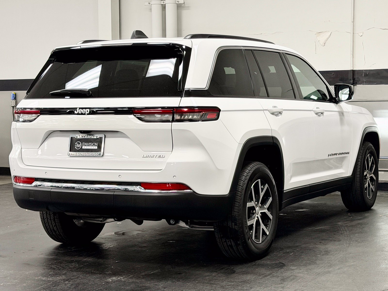 Used 2024 Jeep Grand Cherokee Limited RWD image 12
