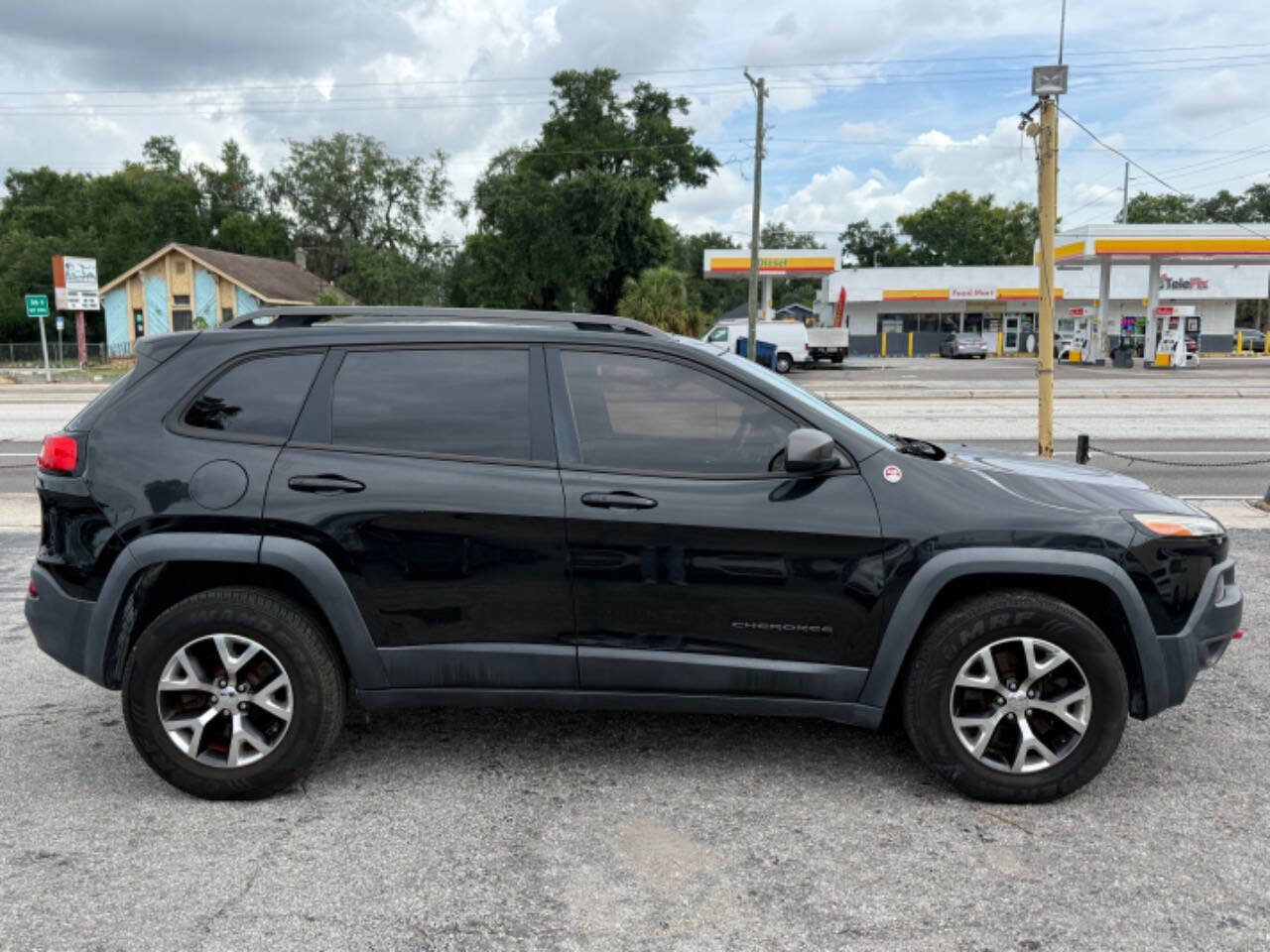 Used 2016 Jeep Cherokee Trailhawk w/ Comfort/Convenience Group AWD/4WD image 5