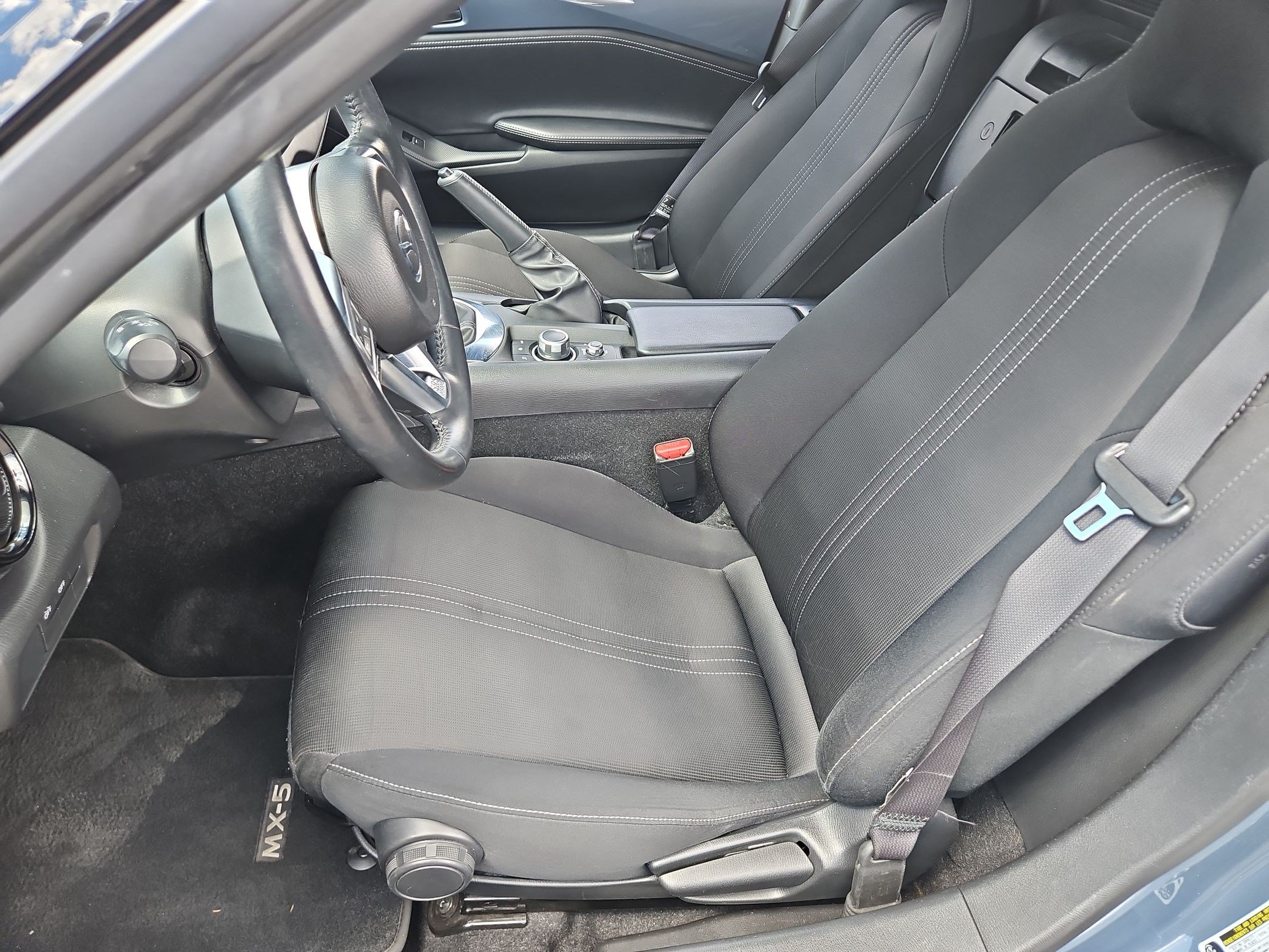 Used 2020 MAZDA MX-5 Miata Club RWD image 23
