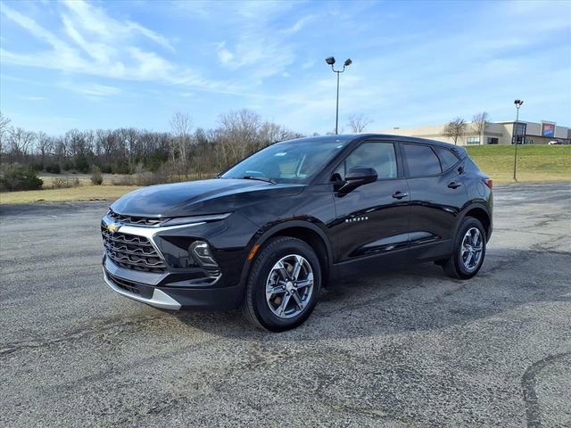 Used 2025 Chevrolet Blazer LT FWD image 34