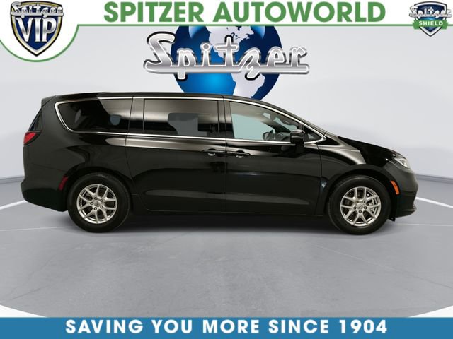 Used 2025 Chrysler Pacifica Select FWD image 12