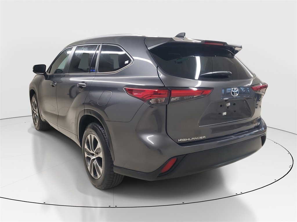 Certified 2023 Toyota Highlander XLE image 5